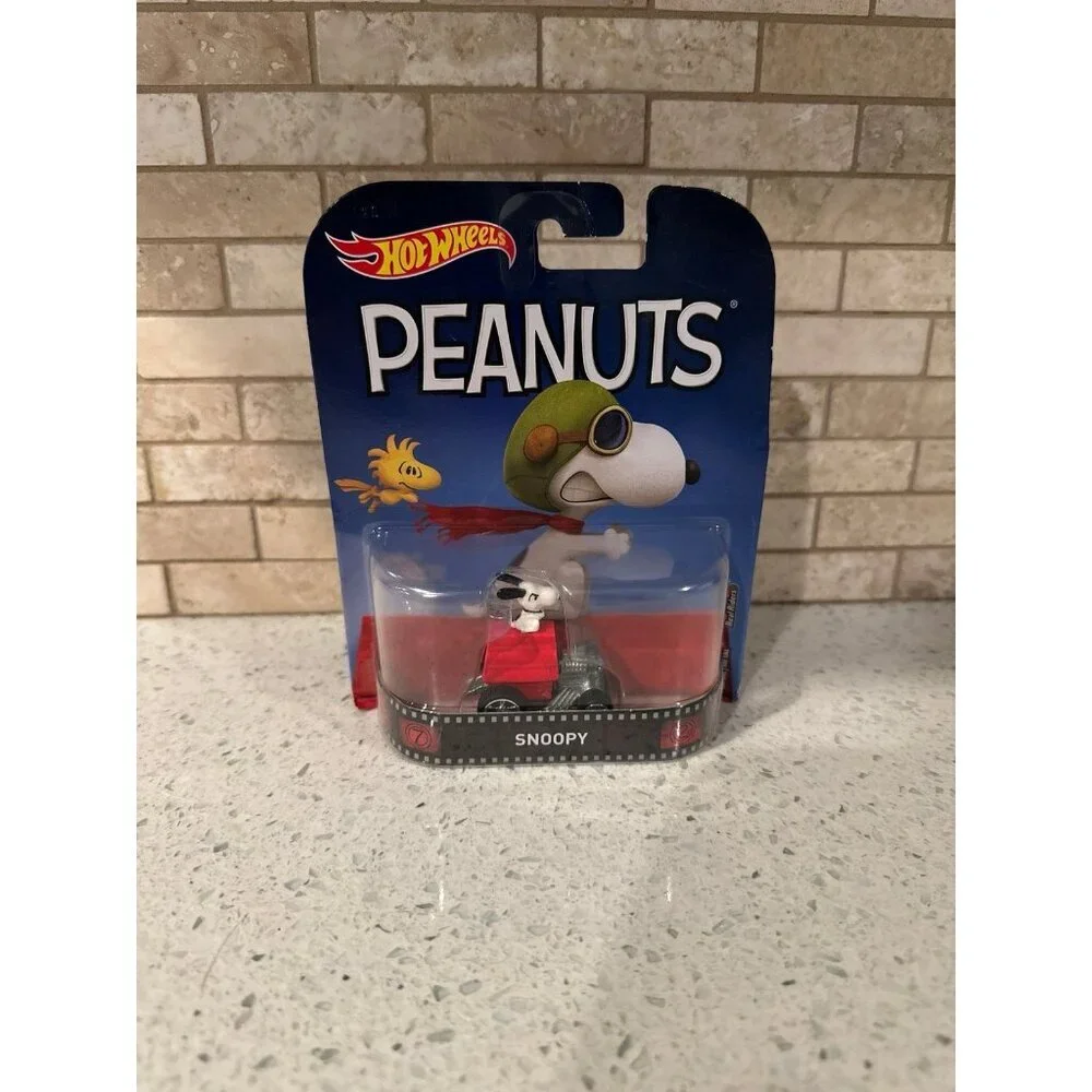 Hot Wheels 2018 50th Anniversary HW Screen‎ Time Peanuts Snoopy Car 25/365